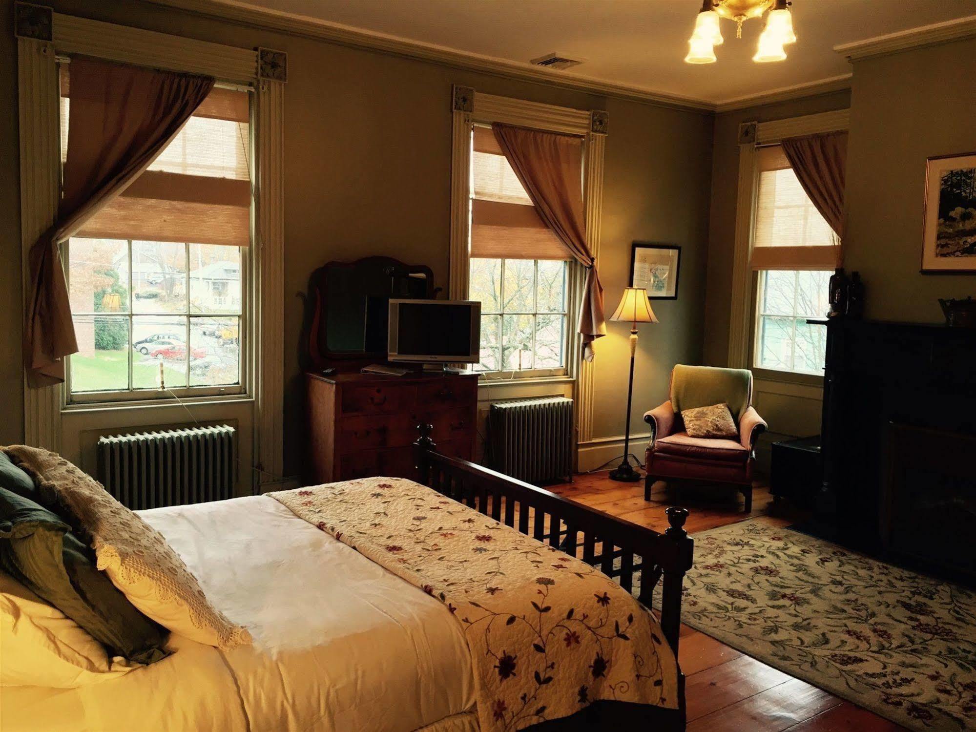 The Borland House Inn Montgomery Екстер'єр фото